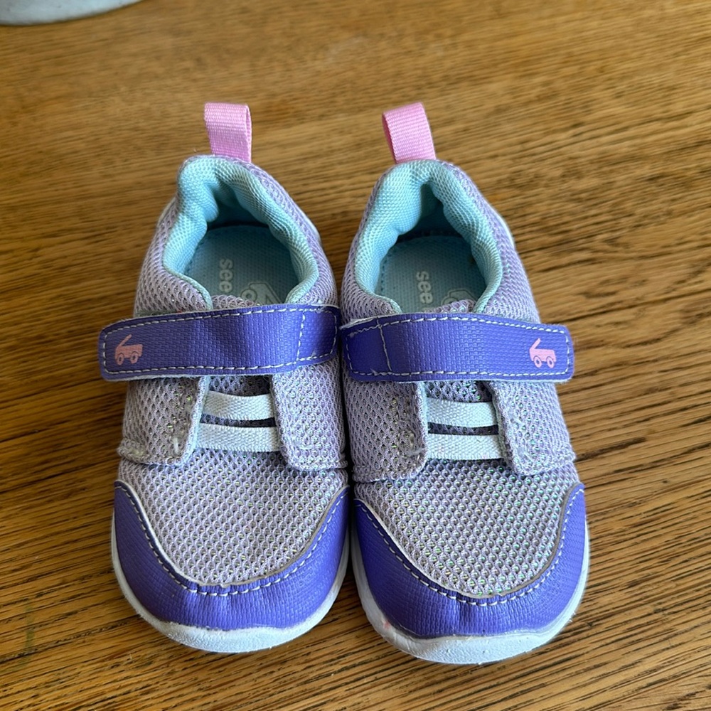 See Kai Run sneakers sz 6